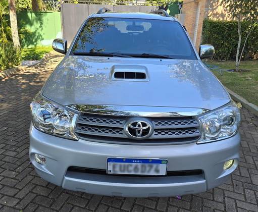 TOYOTA HILUX SW4 3.0 SRV 4X4 7 LUGARES 16V TURBO INTERCOOLER DIESEL 4P AUTOMÁTICO